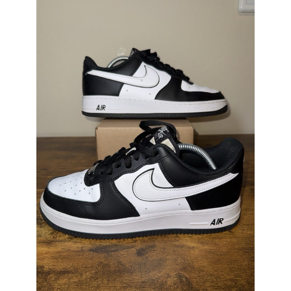 Nike Air Force 1 Low Mens Size 9.5 US Panda Black White Leather Sneaker